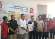 Ratusan Simpatisan dan Seluruh Ketua DPD PSI Sedaratan Timor Antar Dr Christian Widodo Daftar BaCalon Walikota di Partai Gerindra