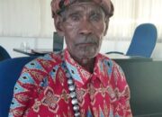 Pria Paruh Baya dari TTS Kunjungi SIAGA Center untuk Dukung Calon Gubernur