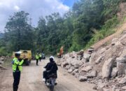 Polres Ende Polda NTT dan Instansi Terkait Sigap Tangani Longsor di Wolowaru