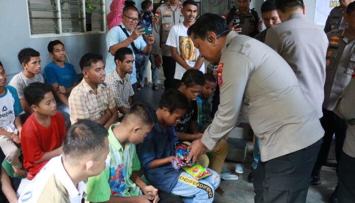 Wakapolda NTT Kunjungi Panti Asuhan Bhakti Luhur Ende, Berikan Bantuan Sosial kepada Anak-Anak