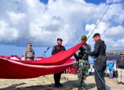 Jelang HUT RI Ke 80, Polres Ende Kibarkan Merah Putih di Puncak Bukit Kezimara
