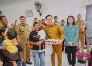 Peduli Stunting, Walikota dan Ketua TP PKK Kota Kupang Serahkan PMT untuk Belita Kurang Gizi