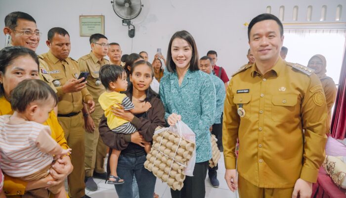 Kurangi Angka Stunting, Walikota dan Ketua TP PKK Serahkan PMT untuk Berita Gizi Kurang di Kota Kupang