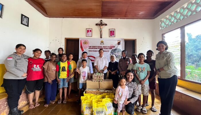 Menyongsong HUT ke – 77 Polwan RI, Polwan Polres Ende Gelar Bakti Sosial