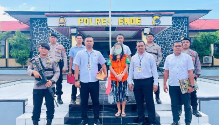Penyidik Unit Tipidkor Satreskrim Polres Ende Serahkan Tersangka Kasus BLUD RSUD Ende dan Barang Bukti ke Kejaksaan