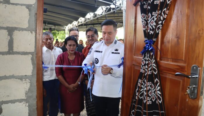 Hadirkan Harapan pada Warga, Wali Kota Kupang dr. Christian Widodo 30 Unit Rumah Layak Huni