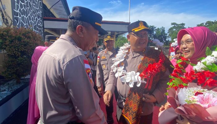 Kapolres Ende, AKBP Yudhi Franata, Disambut Tarian Wanda Pala dan Tradisi Pedang Pora