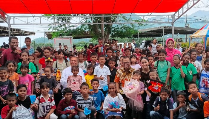 Jelang Hari Pers Nasional, Bhayangkari Cabang Ende gandeng Wartawan Ende Bersatu Gelar Aksi Berbagi Semangat Belajar bersama Anak Sekami