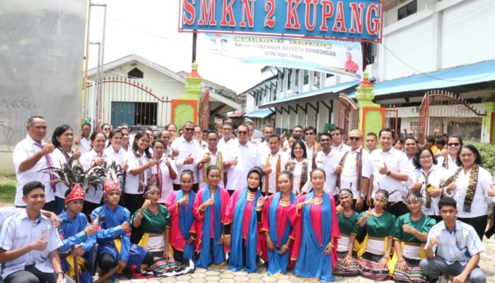 SMK Negeri 2 Kupang Resmi Luncurkan NTT Mart Program One School One Product