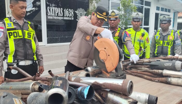 ​Polres Ende Musnahkan 65 Knalpot Racing, Kapolres: Jangan Ada Lagi Suara Bising di Malam Hari