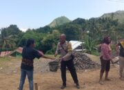 ​Sinergi Tanpa Batas, Aipda Yahya Bahu Membahu Bersama Umat Paroki St. Maria Worhonio Bergotong Royong Rabat Halaman Gereja