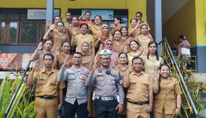 Police Goes To School, KBO Satlantas Polres Ende Ajak Siswa SMPN 2 Ende Selatan Jadi Pelopor Kamtibmas