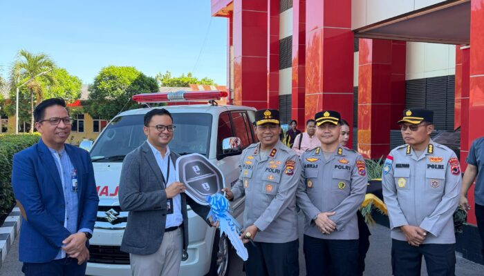 BRI Serahkan Bantuan TJSL 1 Unit Ambulance kepada Polda NTT untuk Dukung Layanan Kesehatan Masyarakat