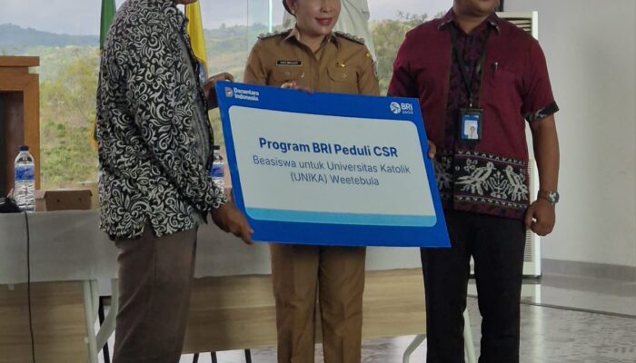 BRI Dukung Peningkatan Kualitas Pendidikan di Daerah dengan memberi Beasiswa bagi 59 Mahasiswa UNIKA Weetebula