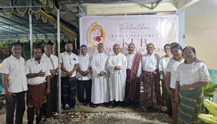 Sebanyak 26 Pengurus Kelompok Umat Basis(KUB)Mater Misericordiae Paroki Santo Yosep Naikoten dilantik