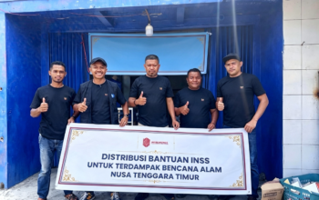 Pasca Gempa Flores, Direktur INSS Salurkan Bantuan Sembako Untuk Korban Gempa Flores
