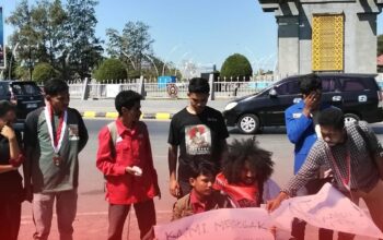 Cipayung Plus Kota Kupang, Menggelar Aksi Mimbar Bebas Tegaskan Penolakan Penyematan Gelar  “RAJA TIMOR” Kepada Presiden RI KE-7 H. Ir. JOKO WIDODO