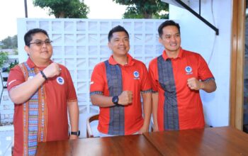 Sambut HUT ke-81 RI, PSMTI Ajak Warga Kupang Jalan Sehat Sambil Bersihkan Pantai Oesapa