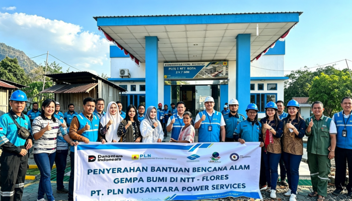 Direktur Utama PT PLN Nusantara Power Services, Salurkan Bantuan Sembako ke Tiga Desa Terdampak Gempa di Sekitar PLTU Ropa