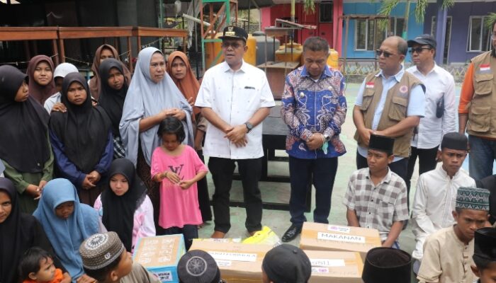 98 Santri Masih Bertahan di Pesantren Walisanga Ende, Gubernur Melki Datang Bawa Bantuan