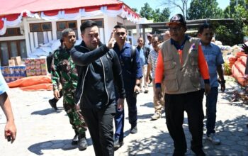 Lima Hari Susuri Flores, Wali Kota Kupang Antar Bantuan hingga Tertahan Erupsi Lewotobi