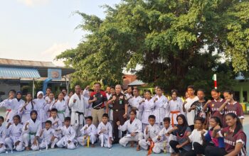 Kunjungan Kedinasan ke NTT, Zet Tadung Allo Sempatkan Tinjau Latihan Karate SMPN 8 Kupang