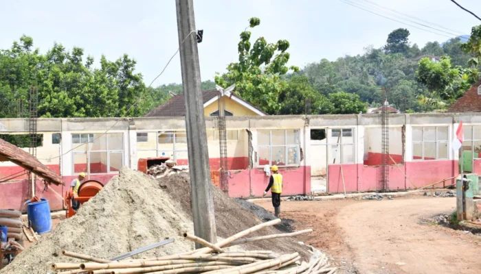 Program Revit Sekolah 2026 Jadi Sorotan, Warga Desak DPRD Ende Periksa Pekerjaan di Lapangan