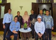 Hari Kesaktian Pancasila Jadi Momentum Silaturahim, CEO KRQA-SQC Dr. Karolus Karni Lando dengan Keluarga Jokowi