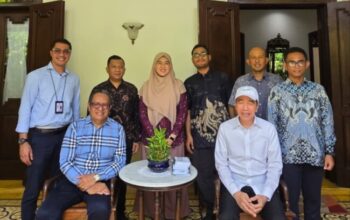 Hari Kesaktian Pancasila Jadi Momentum Silaturahim, CEO KRQA-SQC Dr. Karolus Karni Lando dengan Keluarga Jokowi