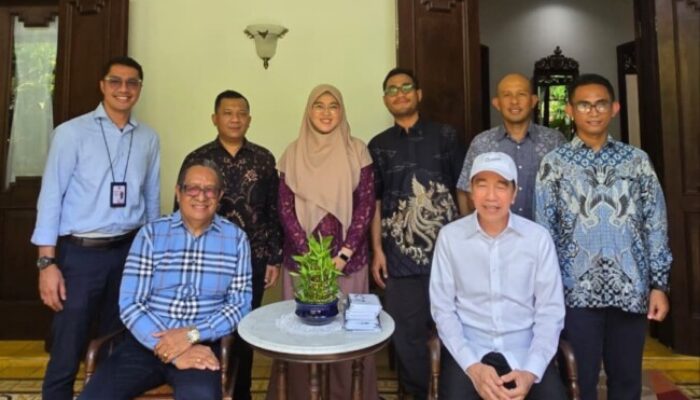 Hari Kesaktian Pancasila Jadi Momentum Silaturahim, CEO KRQA-SQC Dr. Karolus Karni Lando dengan Keluarga Jokowi