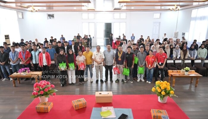342 Mahasiswa Flores Terdampak Gempa Terima Bantuan dari Pemkot Kupang